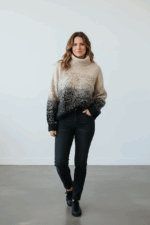 Џемпер со светкави детали