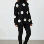 Џемпер со округли дезен